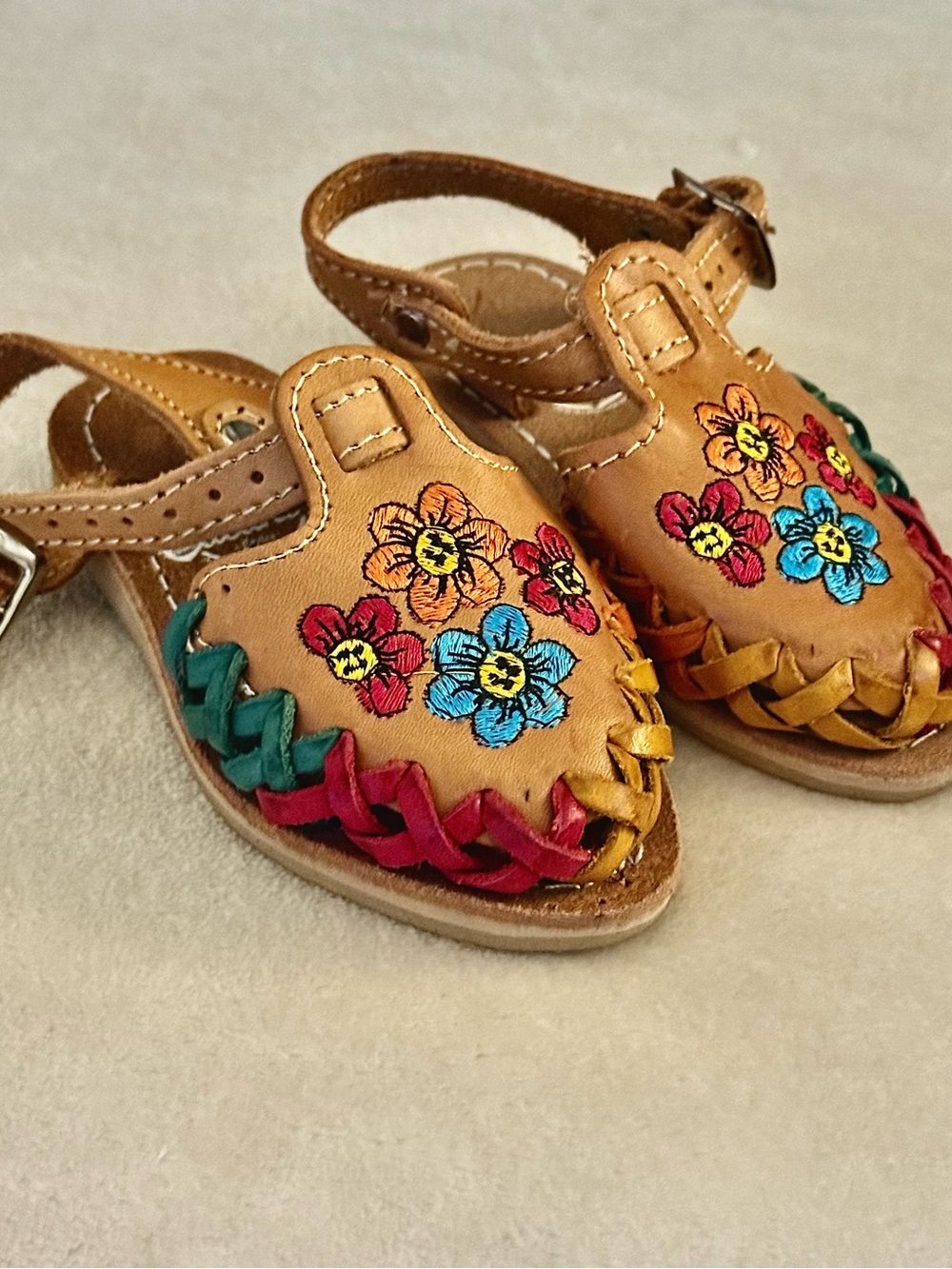 Kids Tan Leather Floral Embroidered Huarache style size 4 shoes Sandals